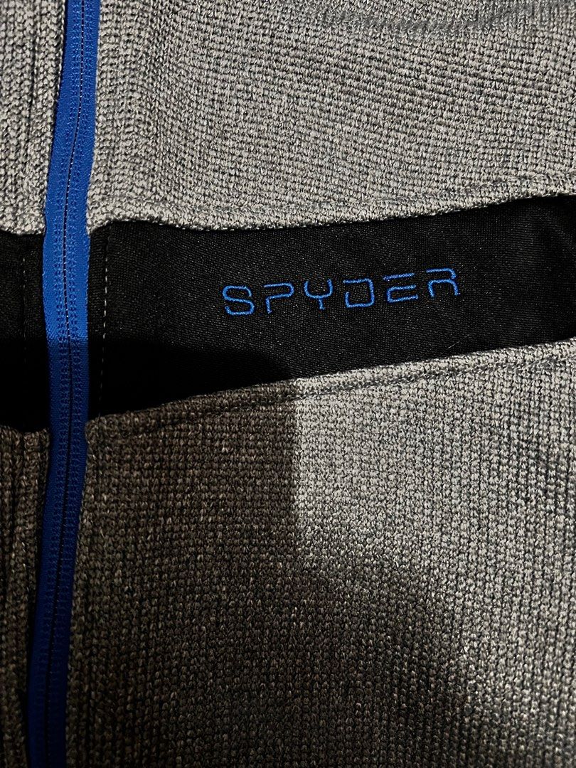 Spyder Jacket L/G 10/12 (Category: Coats, Jackets and Outerwear) located in Caloocan City. Submitted by zachlevi2020 (Listing ID 1401437226, Image 2). Description: Spyder Jacket 10-12 years old Good as New Embroided W-17 L-22.