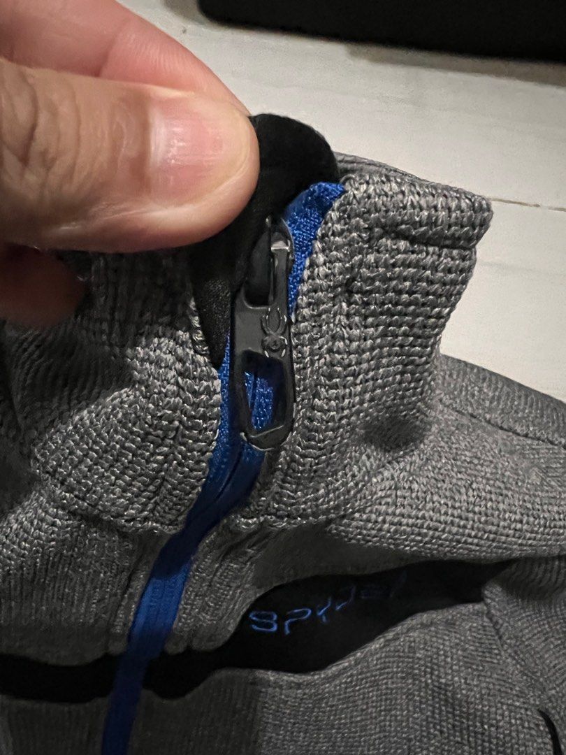 Spyder Jacket L/G 10/12 (Category: Coats, Jackets and Outerwear) located in Caloocan City. Submitted by zachlevi2020 (Listing ID 1401437226, Image 3). Description: Spyder Jacket 10-12 years old Good as New Embroided W-17 L-22.