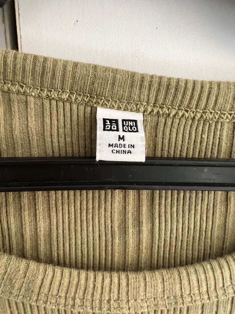 Uniqlo Ribbed Blouse (olive) (Category: Blouses) located in Marikina City. Submitted by klh927 (Listing ID 1401511386, Image 2). Description: RFS: decluttering This is used but not abused, please manage your expectations 😊.