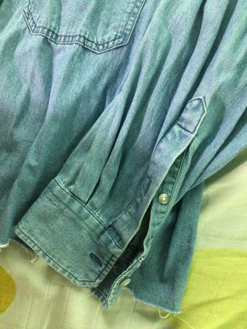 Uniqlo Soft Denim Long Sleeve (Category: Shirts) located in General Trias. Submitted by dunht (Listing ID 1401420984, Image 3). Description: very good condition. Color Rate: 10/10 25 by 24.