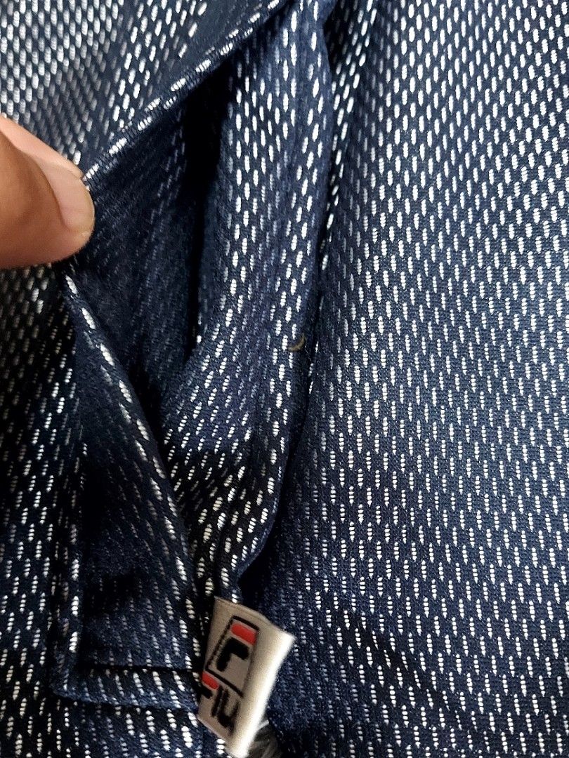 VINTAGE FILA SWEATER (Category: Activewear) located in San Pedro. Submitted by identithingz (Listing ID 1401374111, Image 2). Description: CUT NECK TAG ONLY AUTHENTICITY IS GUARANTEED .