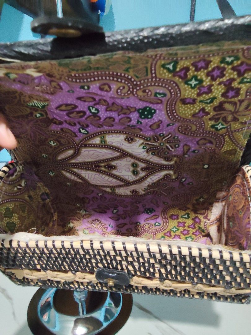 Woven Crossbody Bag with Batik Lining (Category: Cross-body Bags) located in Pasig City. Submitted by zealfish.3d4f32 (Listing ID 1401424912, Image 2). Description: - Woven crossbody bag in black and beige - Features a flap closure with a leather strap - Decorative trim - Lined with colorful batik fabric - Includes a long, adjustable strap - Ideal for everyday wear.