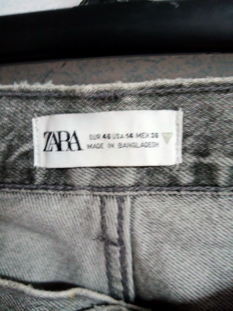Zara Pants (Category: Jeans) located in Bulacan. Submitted by ely46 (Listing ID 1401510468, Image 3). Description: .