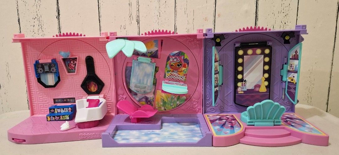 Zoobles playset (Category: Kids Toys) located in Quezon City. Submitted by apple.ordinario (Listing ID 1401407967, Image 1). Description: zoobles playset as is where is 150 each or takell for 250.