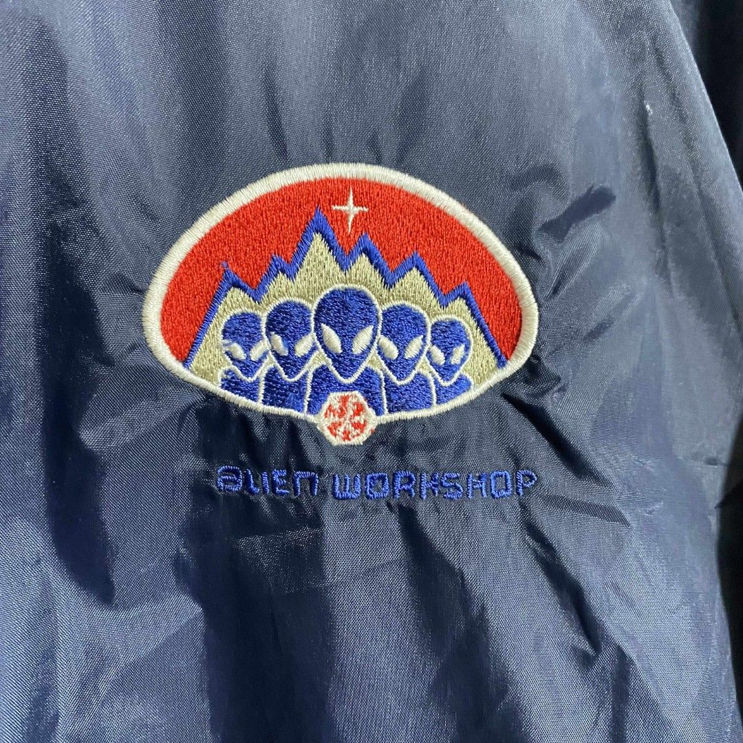 90s ALIEN WORKSHOP COACH JACKET (Category: Coats, Jackets and Outerwear) located in Balanga. Submitted by dig_gear (Listing ID 1396326653, Image 2). Description: 90s ALIEN WORKSHOP COACH JACKET EXCELLENT CONDITION MADE IN USA SIZE M FIT TO L EMBROIDERED DESIGN COMPLETE TAGS VINTAGE SKATE BRAND DRAWSTRING ON HEM DIMENSIONS WIDTH - 23” LENGTH -28” HEM - 22.6” PRICE: ₱3,420.