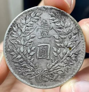 明治二十六年 一圓 ○一点モノ○ 日本 1893(明治26)年 新一圓銀貨 （小型） 極美/未