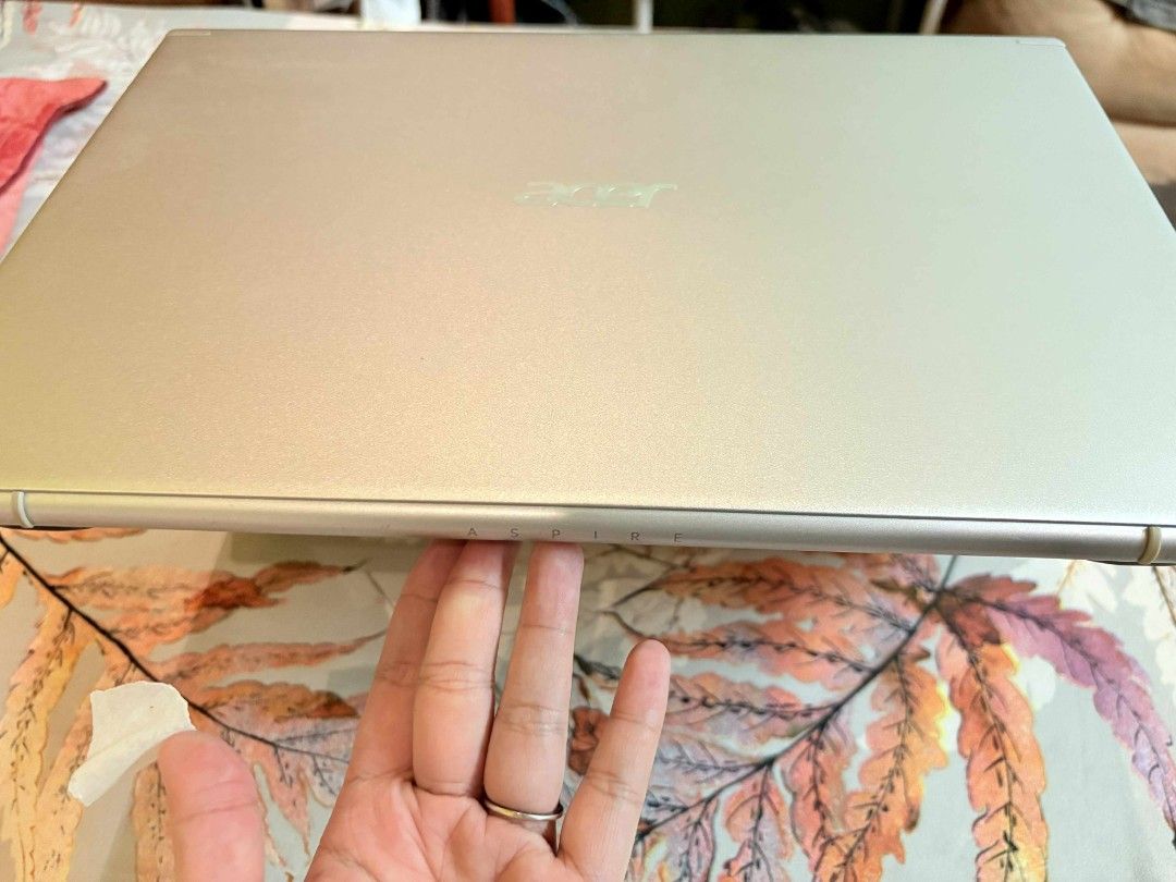 Acer Aspire Laptop (Category: Laptops & Notebooks) located in Mandaluyong City. Submitted by ladynymeria (Listing ID 1396299713, Image 3). Description: Complete with box and original charger -Acer Aspire laptop -no issue - Silver finish, slight scratches - all working keyboard Needs immediate fund price is nego.