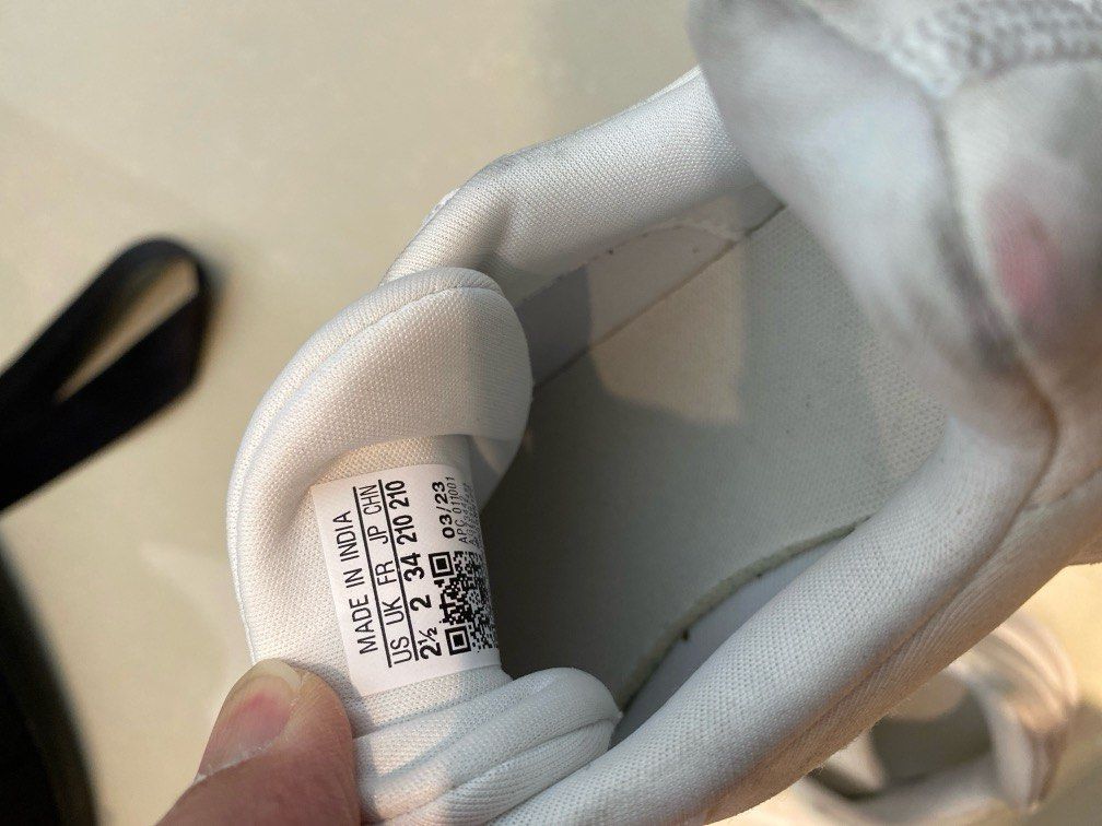 由 howuan380858870 (刊登 ID 1396339306，圖片 3) 提交，位於 台北市 (Taipei) 的 Adidas童鞋21cm二手299 (類別：嬰兒及兒童流行時尚)，說明：如照片所示，二手少穿，可以接受在下單，謝謝，售出不退！。