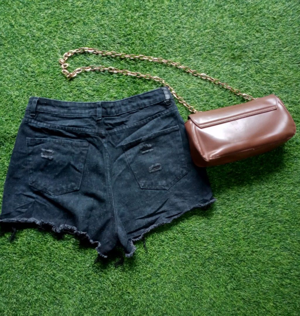 Alexander Wang bite short for Women (Category: Shorts) located in Taguig. Submitted by Wacofancy (Listing ID 1396441727, Image 2). Description: Sexy Short Made in USA Size on tag: 28" Actual Size: Waist 30" 👉Color rate: 10/10 Color: Black 👉NO Issue.