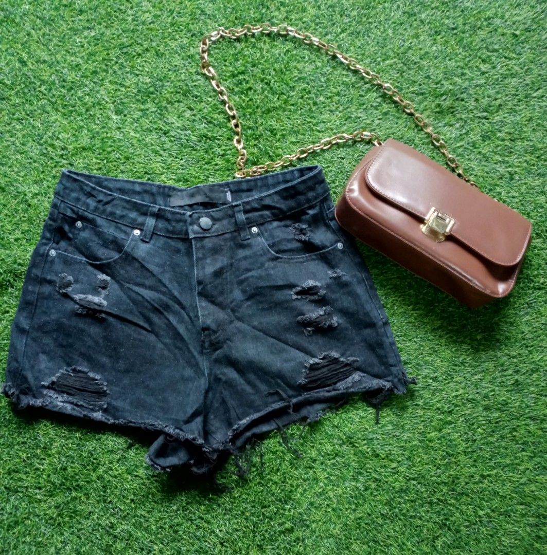 Alexander Wang bite short for Women (Category: Shorts) located in Taguig. Submitted by Wacofancy (Listing ID 1396441727, Image 1). Description: Sexy Short Made in USA Size on tag: 28" Actual Size: Waist 30" 👉Color rate: 10/10 Color: Black 👉NO Issue.