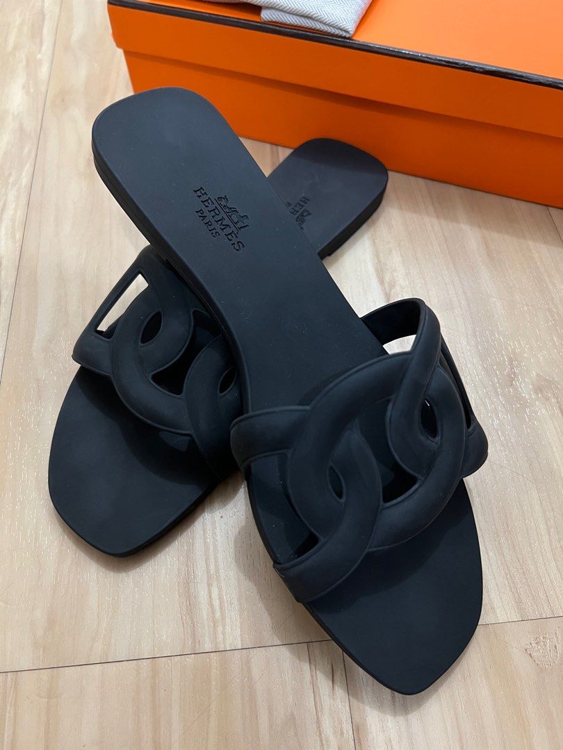 Aloha Sandals Black Size 40 (Category: Flats & Sandals) located in Paranaque City. Submitted by msurfer (Listing ID 1396348841, Image 2). Description: Hermes inspired Aloha Black Sandals Size 40 .