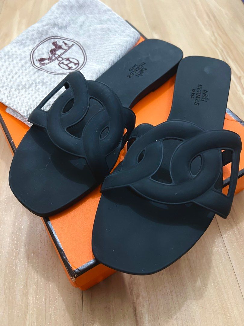 Aloha Sandals Black Size 40 (Category: Flats & Sandals) located in Paranaque City. Submitted by msurfer (Listing ID 1396348841, Image 3). Description: Hermes inspired Aloha Black Sandals Size 40 .