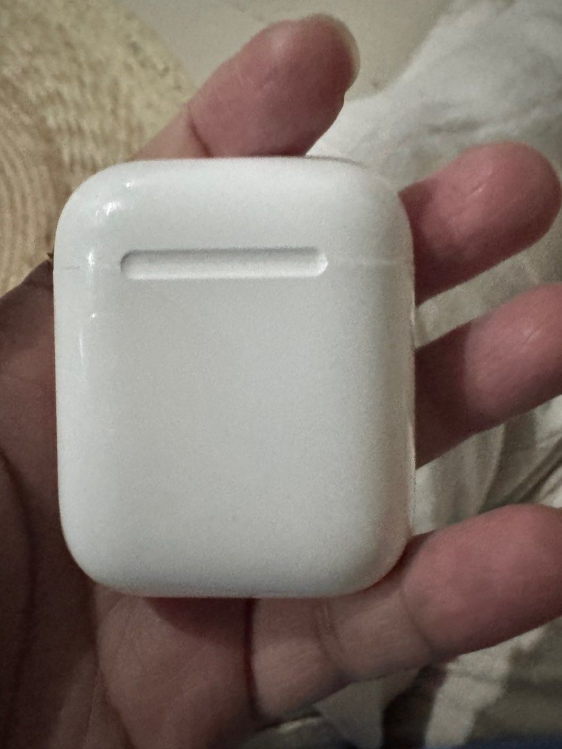 Apple airpods 2nd gen (Category: Earphones) located in Taguig. Submitted by lordfriedrich (Listing ID 1396401112, Image 2). Description: Original (check photo with serial number) I dont have the box anymore The left airpod is kind of dysfunctional. It would lose battery after 30 minutes. Sound quality is still good.