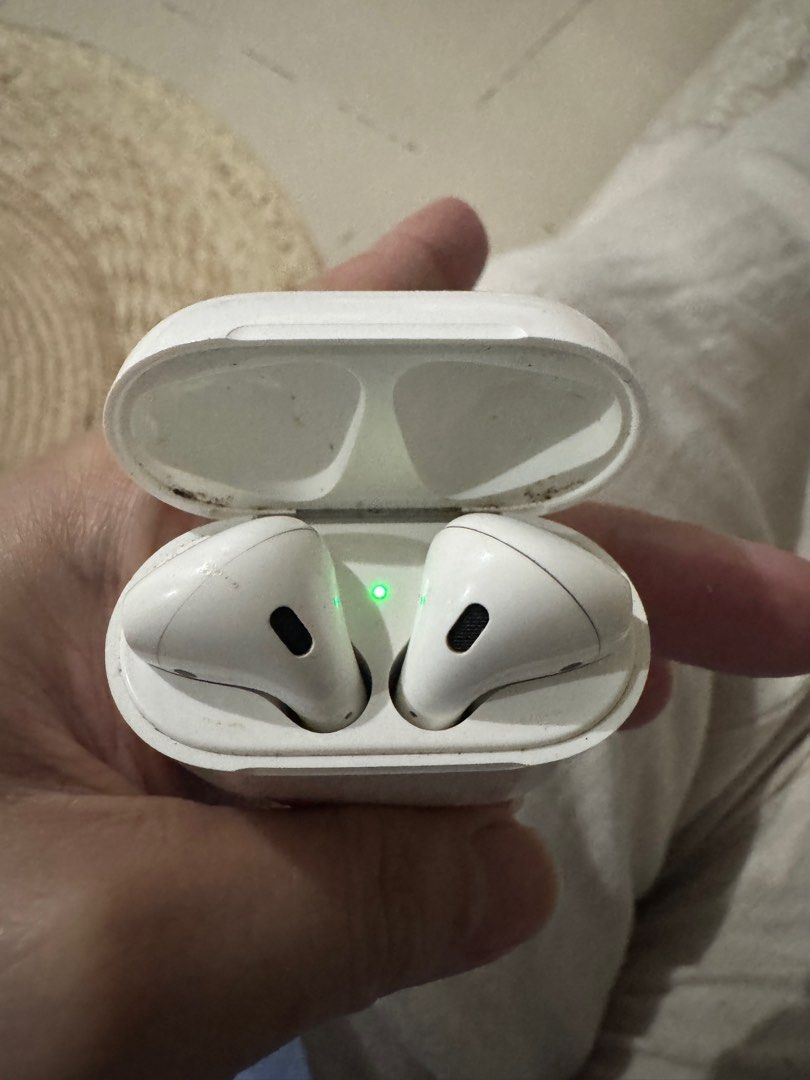 Apple airpods 2nd gen (Category: Earphones) located in Taguig. Submitted by lordfriedrich (Listing ID 1396401112, Image 3). Description: Original (check photo with serial number) I dont have the box anymore The left airpod is kind of dysfunctional. It would lose battery after 30 minutes. Sound quality is still good.