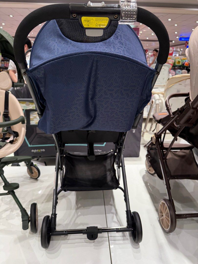 Apruva Stroller for Kids (Category: Strollers) located in Quezon City. Submitted by inahgarcia143 (Listing ID 1396389720, Image 3). Description: Apruva Blue Canopy Stroller Luggage Type Sleek and Elegant Pre loved by our family Been to International Travel Very Useful can seat newborn to toddler up to 5 years old Pls manage expectations as this is Preloved.