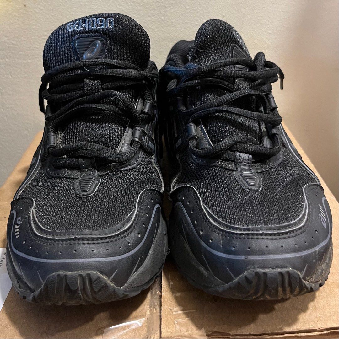 asics gel-1090 triple black (Category: Sneakers) located in Mandaluyong City. Submitted by southborder (Listing ID 1396319324, Image 2). Description: asics gel-1090 triple black 8-8.5 us 26 cm 41.5 eu ₱3,000 (negotiable).