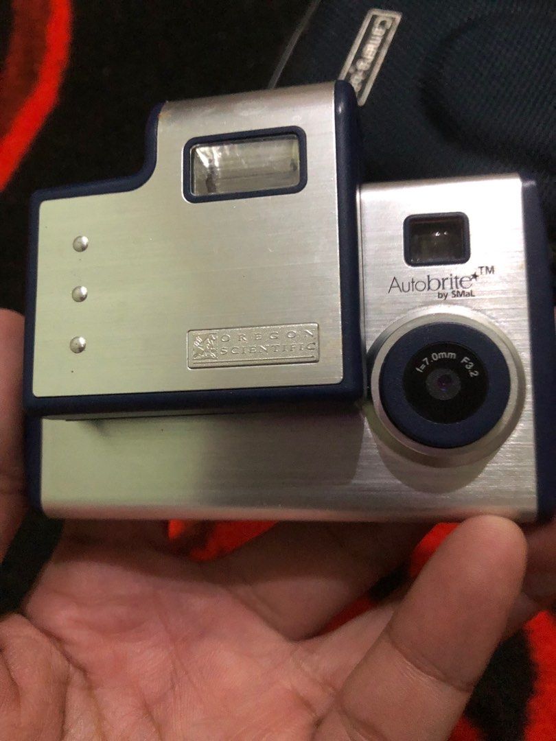 AutoBrite thin compact digital camera by Oregon scientific Defective (Category: Cameras) located in Quezon City. Submitted by markgolveo (Listing ID 1396349044, Image 1). Description: AutoBrite thin compact digital camera by Oregon scientific Defective Note considered as defective for parts out repairs or collection Unit only no cable charger included Tested the unit it beeps and shows display on screen but does not power on I think its the batte