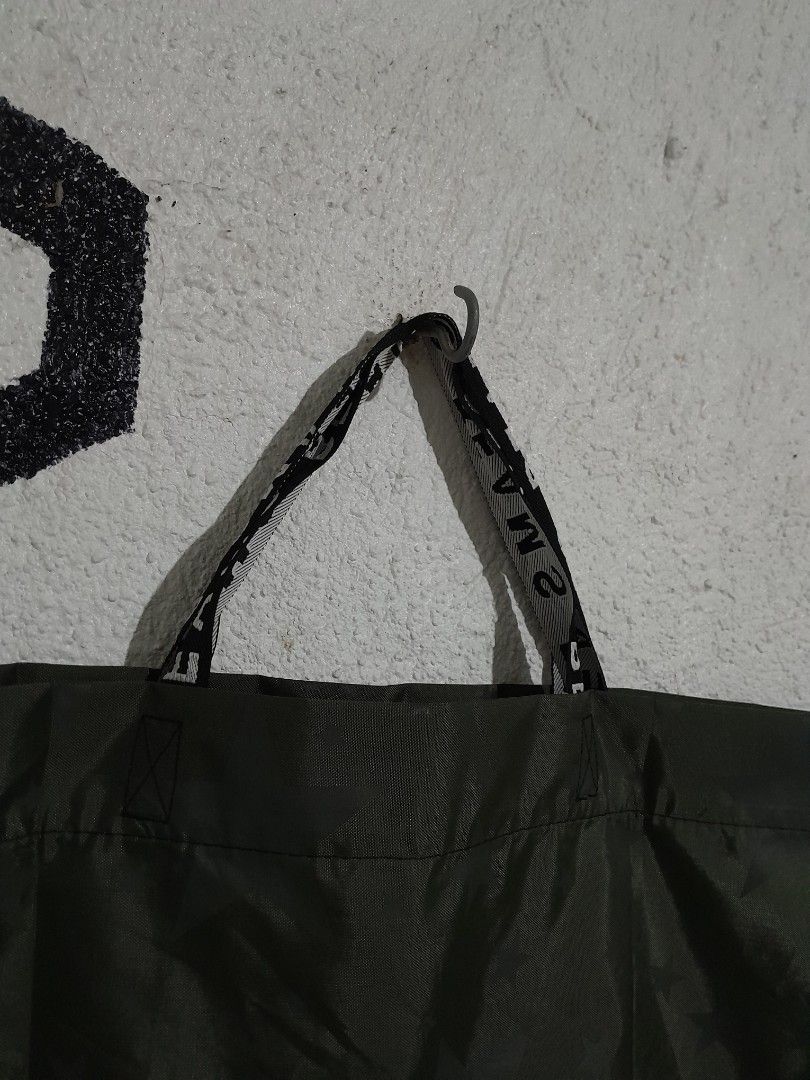 ⭐️BEAMS⭐️TOTEBAG (Category: Luxury Bags & Wallets) located in Manila. Submitted by kuyanyo (Listing ID 1396397697, Image 3). Description: DM IF INTIRESTED EXCELLENT CONDITION NEEDWASH.