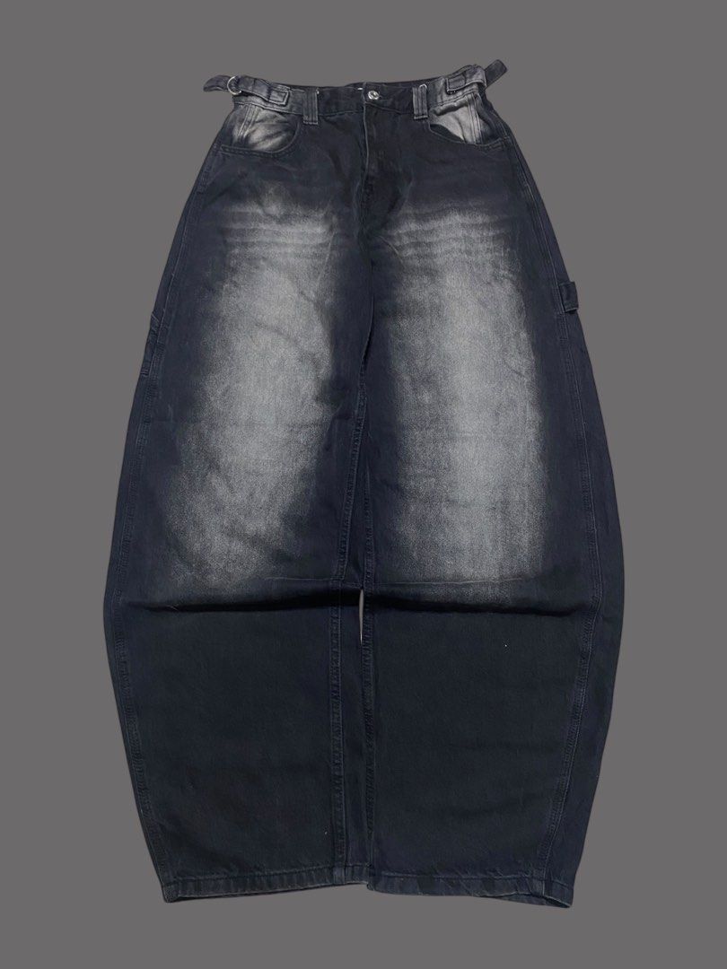 Bershka Baggy Jeans (Category: Jeans) located in Antipolo. Submitted by flameheadz (Listing ID 1396431840, Image 1). Description: 38 Black Acid Washed Baggy Jeans - Hard denim, high-quality fabric, excellent condition Waist: 28-30” Thigh: 14” Length: 45” LO: 9” Mine: 1650 Color may vary due to lighting Please review the slides for any issues before buying .