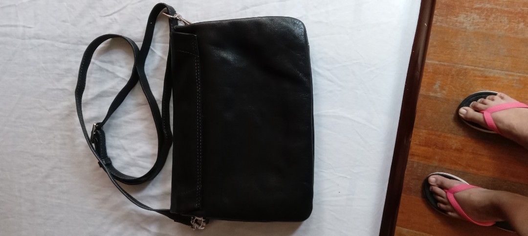Black Shoulder Bag (Category: Shoulder Bags) located in San Fernando. Submitted by rizdgr (Listing ID 1396283363, Image 2). Description: - Black leather shoulder bag - Adjustable strap - Rectangular shape - Flap closure Dimensions H 8x W 10 In Mint condition - Ideal for carrying essentials - Versatile for daily use ship fee c/o buyer Pm me.