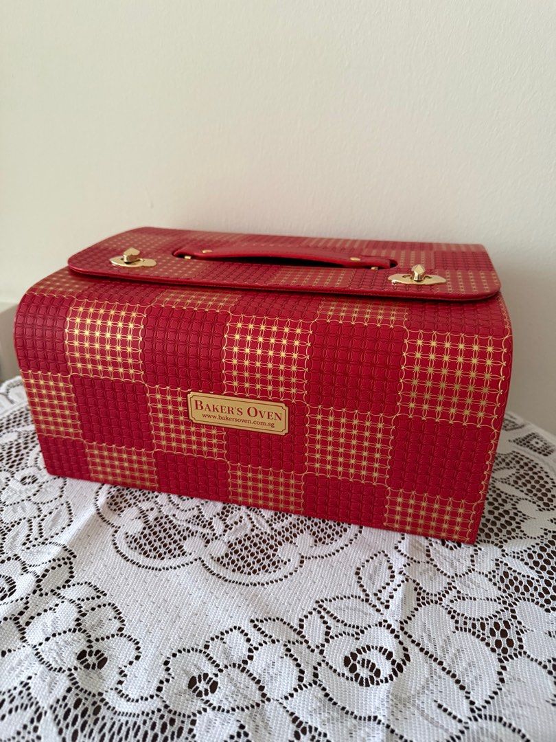 Box (Category: Storage Boxes & Baskets) located in Singapore. Submitted by royalcloud_cd58d1 (Listing ID 1396320730, Image 3). Description: Mooncake box.