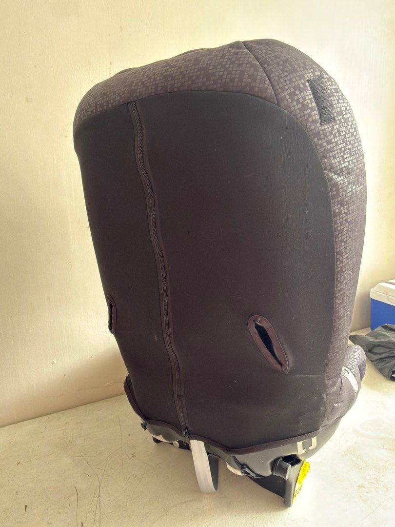 Britax two way Carseat Black (Category: Car Seats) located in Quezon City. Submitted by francesivy (Listing ID 1396302902, Image 3). Description: Two-way BX Black Thunder ZE 6 months - 3 years old Rfs: Need Funds Loc: North Cal.