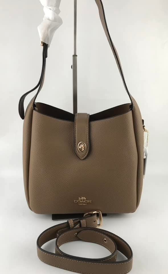 CCH Hadley Convertible Hobo 25*22*8cm (Category: Luxury Bags & Wallets) located in Manila. Submitted by blueberryyy1023 (Listing ID 1396307696, Image 3). Description: .