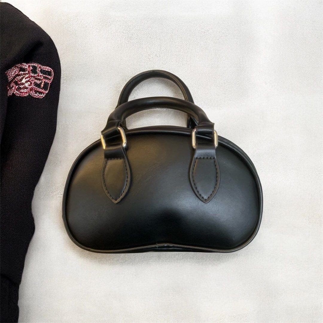 CHROME HEARTS MINI BAG (Category: Luxury Bags & Wallets) located in Manila. Submitted by scarlett_hope (Listing ID 1396334794, Image 2). Description: BRAND NEW CONDITION MOP: GCASH COURIER: J&T OR LALAMOVE.