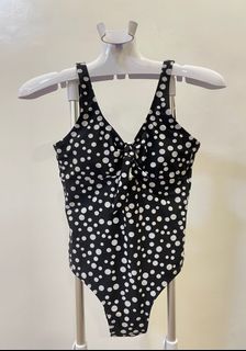 (Category: ) located in . Submitted by qbcloset (Listing ID 1396439998, Image 1). Description: .