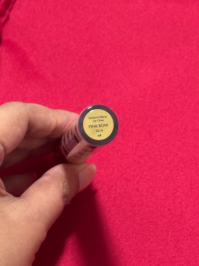 Estee Lauder Lip Gloss (Category: Makeup) located in San Mateo. Submitted by summerph (Listing ID 1396456092, Image 3). Description: Estee Lauder Limited Edition Lip Gloss Shade: Pink Bow Never been swatched or used Mfg date: June 2025 .