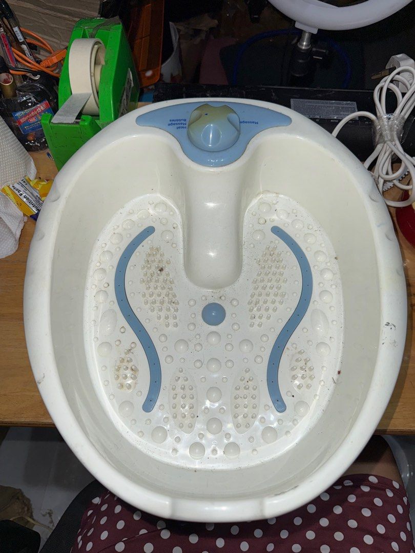 Foot Spa Massager (Category: Massage Devices) located in Pilar. Submitted by faveanyshop (Listing ID 1396448256, Image 3). Description: - Foot spa massager - Adjustable settings dial - White basin with blue accents - Features massage nodes - Central water reservoir - Ready to use - Good working condition.