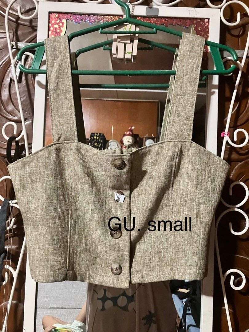 GU Crop Top (Category: Others Tops) located in San Pedro. Submitted by ppaai (Listing ID 1396385077, Image 1). Description: .