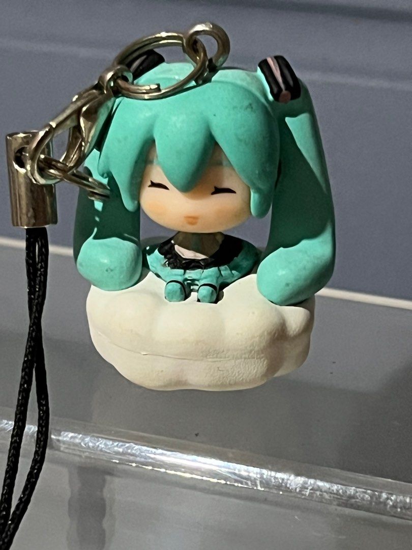 Hatsune Miku Figure Keychain (Category: Designer & Blind Box Toys) located in Manila. Submitted by schwarzer0 (Listing ID 1396407014, Image 2). Description: ﹂ 𝗠𝗢𝗣: GCASH ﹂𝗠𝗢𝗗: Jnt ﹂𝗟𝗢𝗖𝗔𝗧𝗜𝗢𝗡: PANGASINAN .