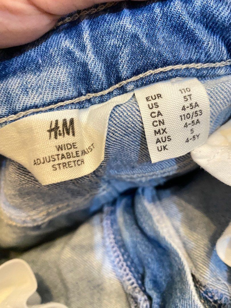 H&M wide leg jeans (Category: Babies & Kids Fashion) located in Dumaguete. Submitted by shopces_ (Listing ID 1396422199, Image 3). Description: Decluttering! H&M wide leg jeans 4/5y Lightly used No WW 📍 Dumaguete, Neg Or.