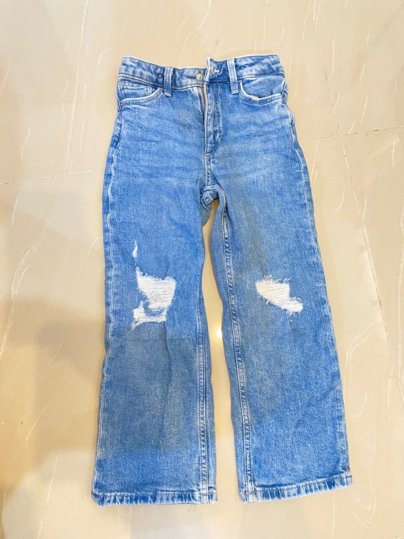 H&M wide leg jeans (Category: Babies & Kids Fashion) located in Dumaguete. Submitted by shopces_ (Listing ID 1396422199, Image 2). Description: Decluttering! H&M wide leg jeans 4/5y Lightly used No WW 📍 Dumaguete, Neg Or.