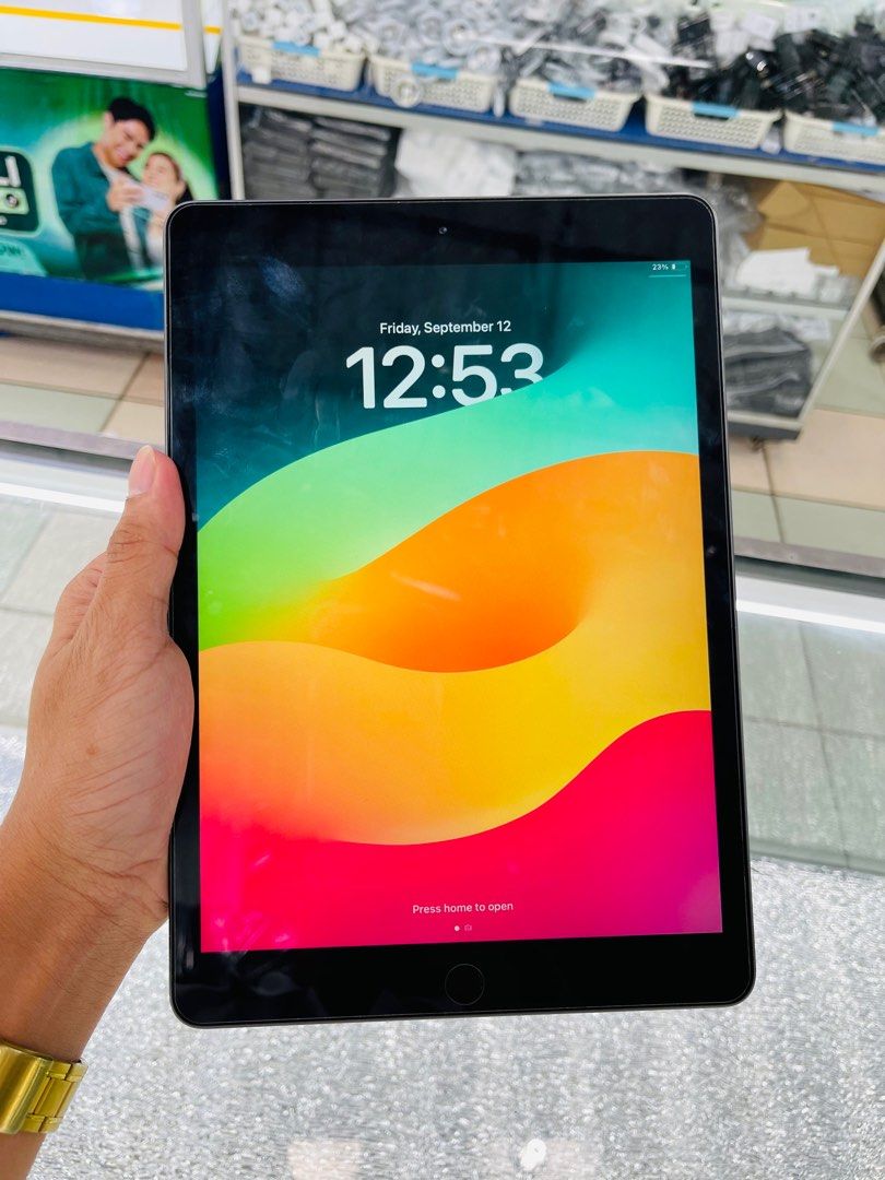 ipad (7th Generation) 32GB (Category: iPad) located in Manila. Submitted by oddlion-e6f6 (Listing ID 1396338286, Image 3). Description: For sale❗️❗️❗️ ipad (7th Generation) 32GB SSD ipadOS Version 17.6.1 Space Gray Wiffi Only inclusion: Unit, Clear Case, Temperd, Charger All Goods & Tested No issue or Dent & No History Of Repair Price: 7,500 Negotiable We Acept COD or COP (Add Shipping only) We ship Luzon, Visayas, Mindanao Nationwide We Accept P