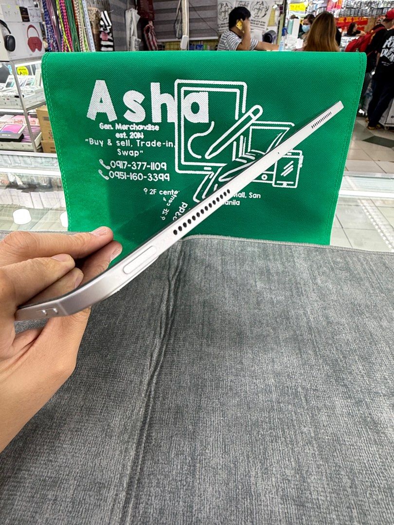 iPad Pro M4 512gig 13inch (Category: iPad) located in San Juan City. Submitted by asniebasher (Listing ID 1396324028, Image 3). Description: FOR SALE/SWAP (RFS: BUY&SELL) * iPad Pro 13inch * M4 Chips * 512gig * WiFi only ~ Apple warr. Aug 2026 * 100 BH / 32 Cyle count * NO ISSUE ~ GOOD AS N E W. * NO REPAIR / HIDDEN ISSUE * Complete w/Original box - same serial. F R E E B I E S. ✨ ~ clear case ~ screen protector MODE OF PAYMENT ✔️COD - additional