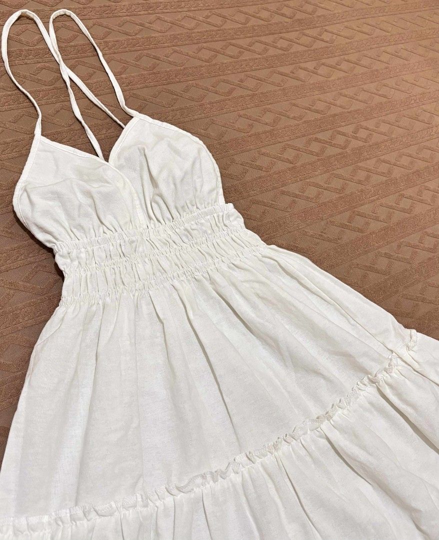 Linen Backdress Dress (Category: Dresses) located in Manila. Submitted by warmwolf-e864 (Listing ID 1396295230, Image 3). Description: Linen Backdress Dress •FREE SIZE (fits well from XS to LARGE only) •Length : 28 inches •Will fit to 22-32 waistline •Self tie dress •Smocking on the waist (stretchable) Note: • Actual color of the product may slightly vary from the color in this photo due to lightings •No issue ; used once.