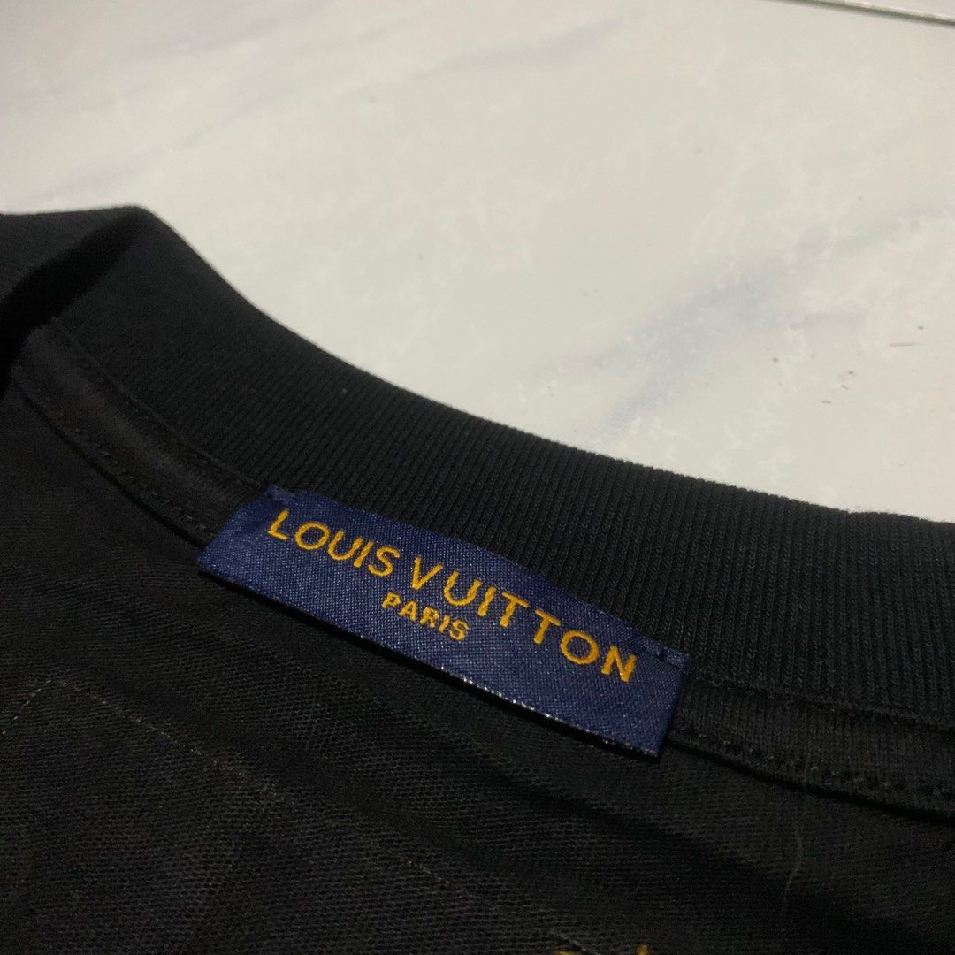 LOUIS VUITTON LOVERS EMBROIDERED TEE (Category: Luxury Apparel) located in Manila. Submitted by scarlett_hope (Listing ID 1396460372, Image 3). Description: L* V LOVERS TEE L: 29 W: 23 COLOR RATE: 10/10 CONDITION: AS NEW.