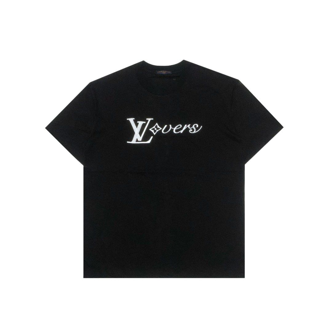 LOUIS VUITTON LOVERS EMBROIDERED TEE (Category: Luxury Apparel) located in Manila. Submitted by scarlett_hope (Listing ID 1396460372, Image 1). Description: L* V LOVERS TEE L: 29 W: 23 COLOR RATE: 10/10 CONDITION: AS NEW.