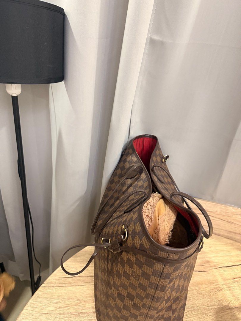 Louis Vuitton Neverfull in Damier GM size (Category: Luxury Bags & Wallets) located in Quezon City. Submitted by maefurio (Listing ID 1396434527, Image 3). Description: ✨100% original money back if proven fake✨ Issue: no pouch, upper lip had been repaired by BOS in SM NORTH but it still looks authentic and not visible. 👉🏻LOWEST IN THE MARKET, LAST PRICE POSTED👈🏻 ❣️Ready to use❣️ ❣️Perfect for office bag, airport bag❣️ MOD: lalamove/grab or yo