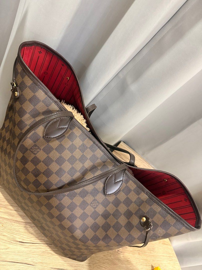 Louis Vuitton Neverfull in Damier GM size (Category: Luxury Bags & Wallets) located in Quezon City. Submitted by maefurio (Listing ID 1396434527, Image 2). Description: ✨100% original money back if proven fake✨ Issue: no pouch, upper lip had been repaired by BOS in SM NORTH but it still looks authentic and not visible. 👉🏻LOWEST IN THE MARKET, LAST PRICE POSTED👈🏻 ❣️Ready to use❣️ ❣️Perfect for office bag, airport bag❣️ MOD: lalamove/grab or yo