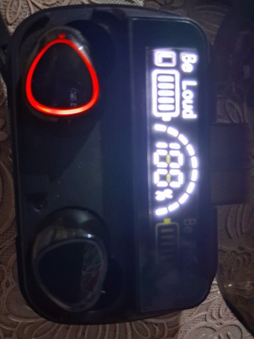 M10 Wireless headset (Category: Earphones) located in Manila. Submitted by marshmallo85081 (Listing ID 1396299194, Image 1). Description: with box extra cover of head set connector used 1day rfs : doesnt need it anymore.