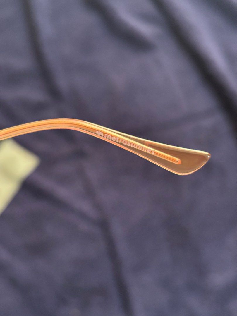 MetroSunnies Eyeglasses (Category: Sunglasses & Eyewear) located in Bayambang. Submitted by elle.declutter (Listing ID 1396357886, Image 2). Description: - MetroSunnies eyeglasses - Rose gold square frame - Clear lenses/removable lenses - Includes cleaning cloth - no original box (but still can provide).
