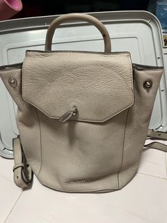 (Category: ) located in . Submitted by summerspreesale (Listing ID 1396297371, Image 1). Description: .