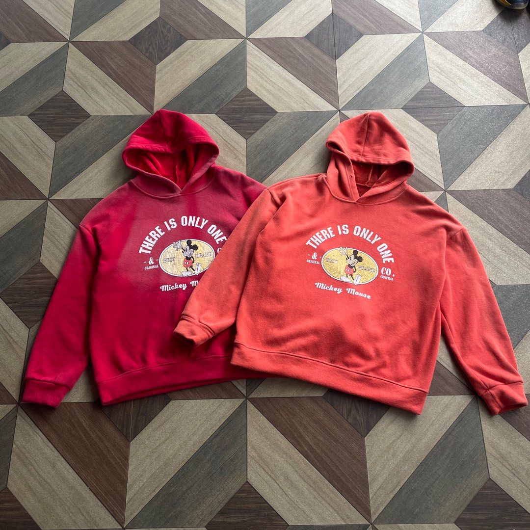 Mickey Mouse Hoodie Aspack Red and Orange (Category: Babies & Kids Fashion) located in Dasmarinas. Submitted by abramdeclutters (Listing ID 1396323282, Image 1). Description: Mickey Mouse Hoodie selling 700 aspack‼️ 23x26 both perfect for couples and kids each for 350 need wash, pinhole on red and dust stains only (natengga sa closet) heavy texture from Disneyland‼️ dm for info🙏 .