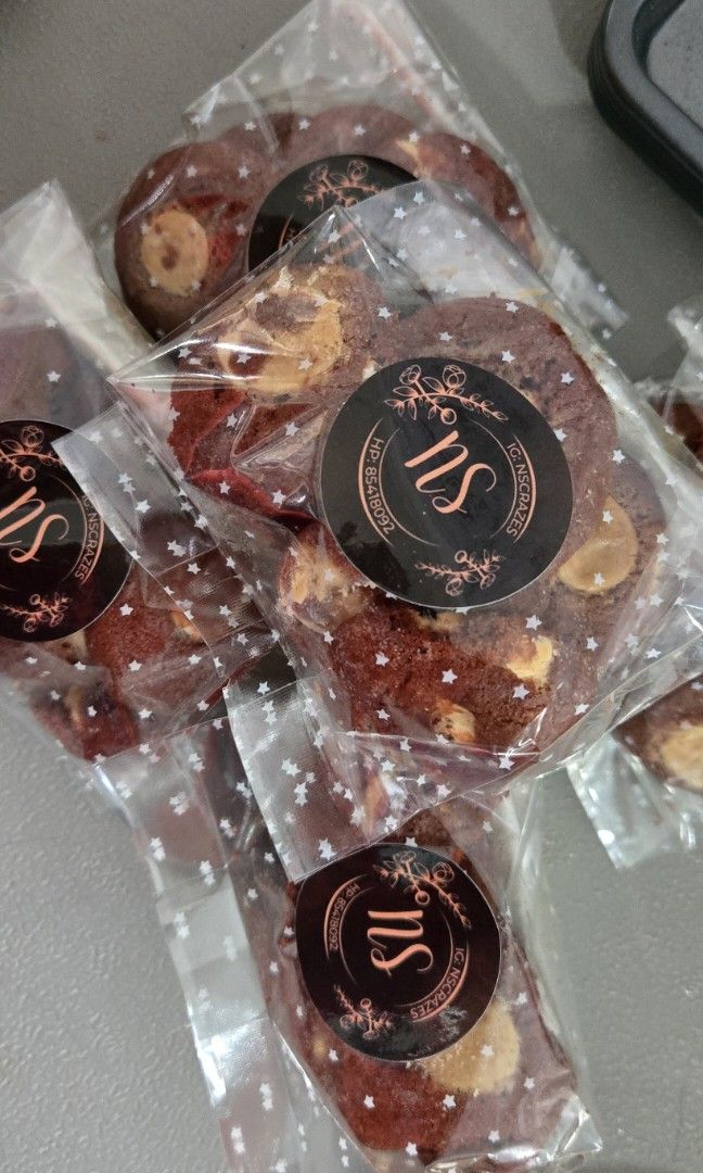Mini Packets (Category: Homemade Bakes) located in Singapore. Submitted by nscrazes (Listing ID 1396417313, Image 3). Description: Mini Cookie Packets – Bite-sized happiness in every pack! 🥰 Perfect for events, birthdays, doorgifts, or simply as a sweet little surprise for someone you care about. Freshly baked, full of love, and always a joy to share. Minimum 10 packets $3 each. 10-15pcs per packet. Flavours: chocolate chip m&m red velvet cornfl