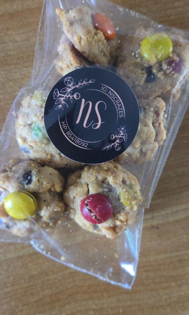 Mini Packets (Category: Homemade Bakes) located in Singapore. Submitted by nscrazes (Listing ID 1396417313, Image 7). Description: Mini Cookie Packets – Bite-sized happiness in every pack! 🥰 Perfect for events, birthdays, doorgifts, or simply as a sweet little surprise for someone you care about. Freshly baked, full of love, and always a joy to share. Minimum 10 packets $3 each. 10-15pcs per packet. Flavours: chocolate chip m&m red velvet cornfl