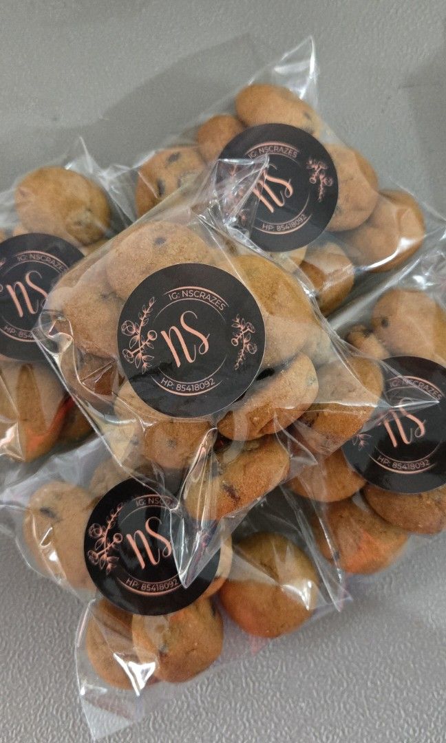 Mini Packets (Category: Homemade Bakes) located in Singapore. Submitted by nscrazes (Listing ID 1396417313, Image 2). Description: Mini Cookie Packets – Bite-sized happiness in every pack! 🥰 Perfect for events, birthdays, doorgifts, or simply as a sweet little surprise for someone you care about. Freshly baked, full of love, and always a joy to share. Minimum 10 packets $3 each. 10-15pcs per packet. Flavours: chocolate chip m&m red velvet cornfl