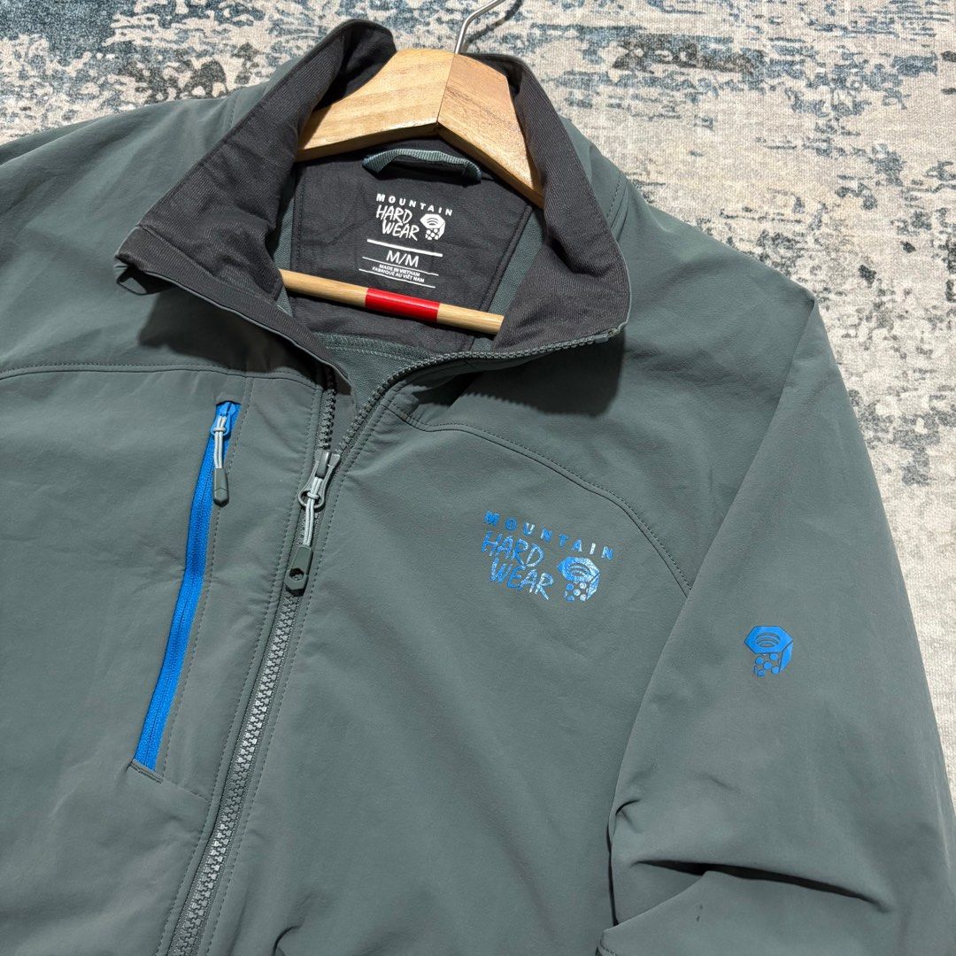 Mountain Hardware softshell jacket (Category: Coats, Jackets and Outerwear) located in Sungai Petani. Submitted by triplethrift_ (Listing ID 1396469043, Image 3). Description: 9.5/10.